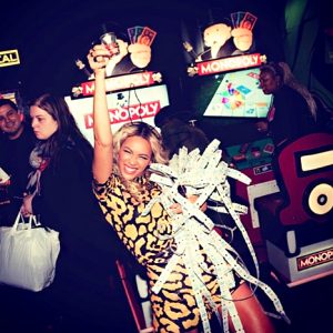 1387560429_beyonce-467