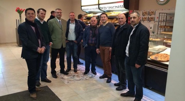Nja shqiptar nga Hasi hap furrë buke në Varshavë të Polonisë