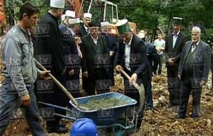Në Gjonaj të Hasit përurohen dy xhami