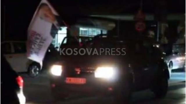 Serbët në veri festojnë lirimin e Sheshelit