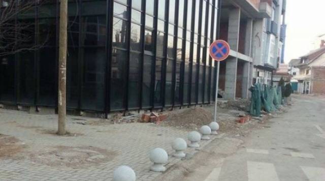 Agim Bahtiri i mbjell ‘kërpudhat’ nëpër qytet!