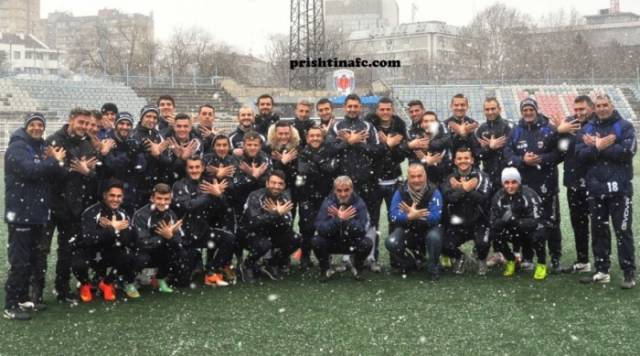 Xhakat e bëjnë shqiponjën midis Prishtine
